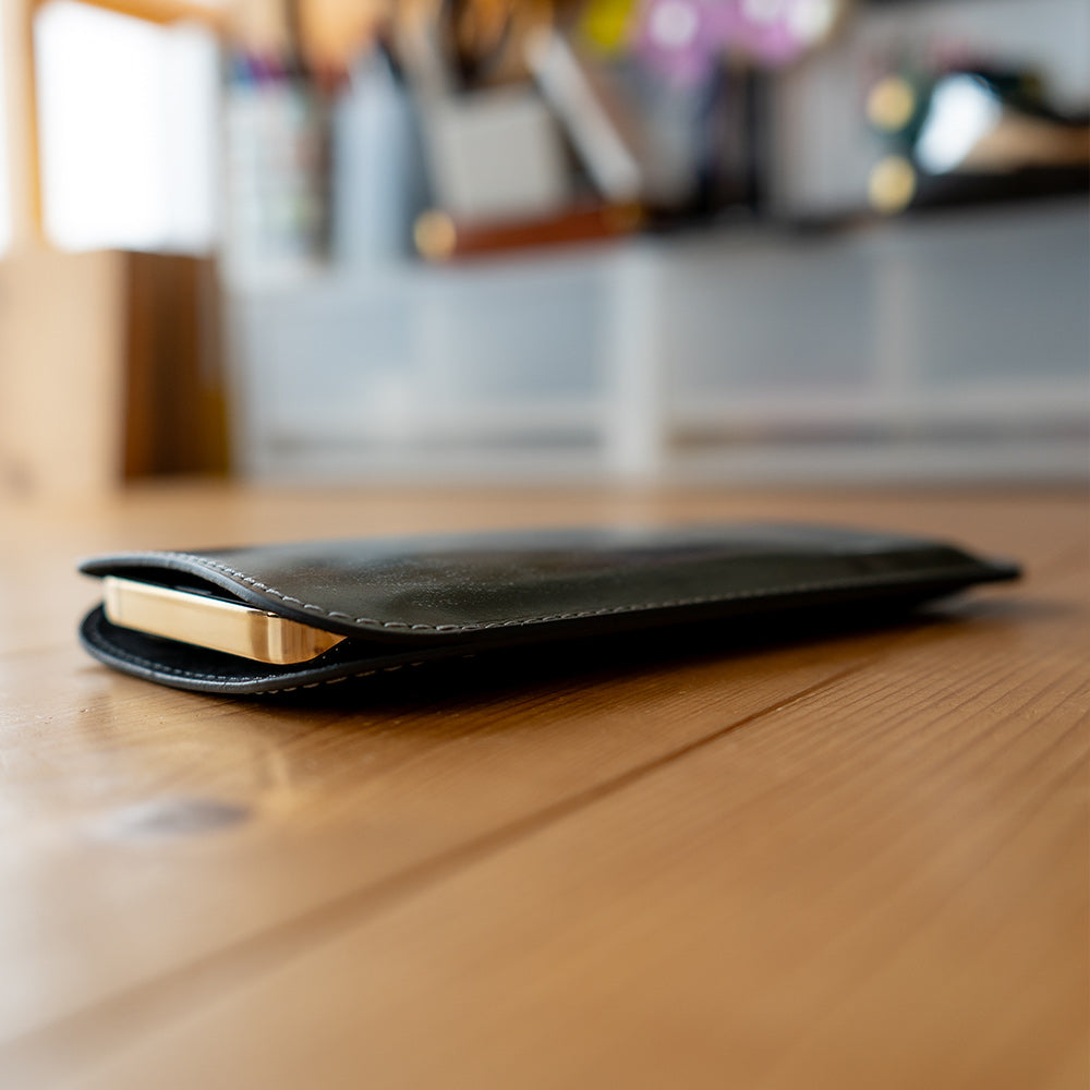 職人が作るレザースリーブ iPhone Pro（6.3インチ）用
