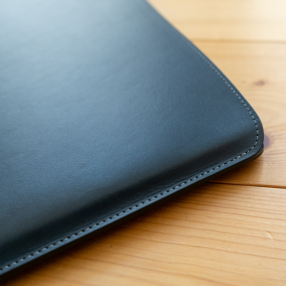 予約]職人が作るレザースリーブ 14インチMacBook Pro 用 – 国立商店